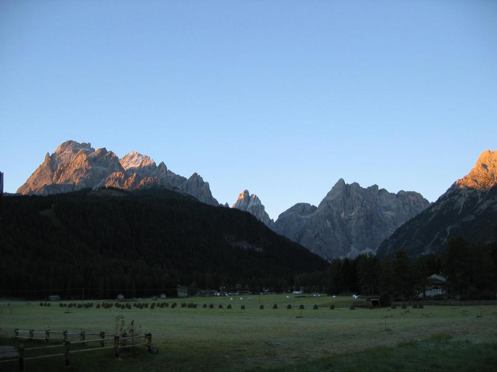Hotel Schoenblick Sexten Esterno foto