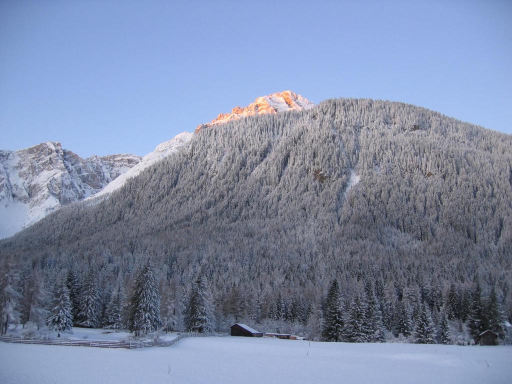 Hotel Schoenblick Sexten Esterno foto