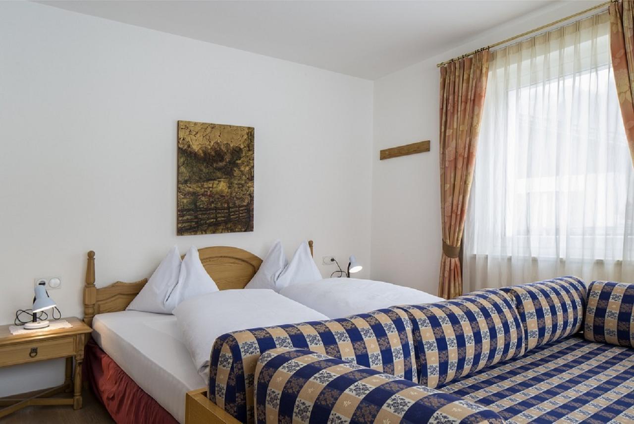 Hotel Schoenblick Sexten Esterno foto