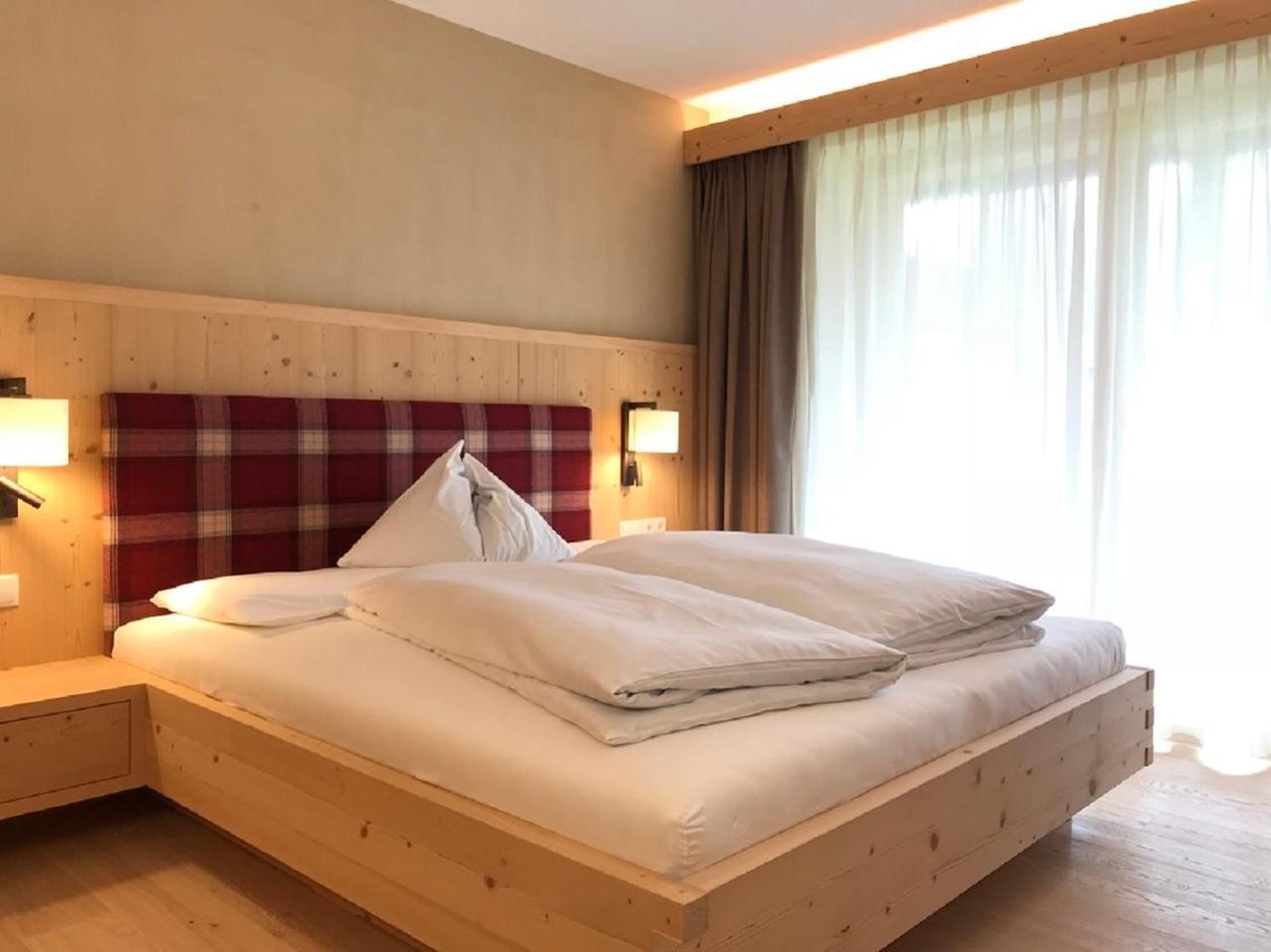 Hotel Schoenblick Sexten Esterno foto