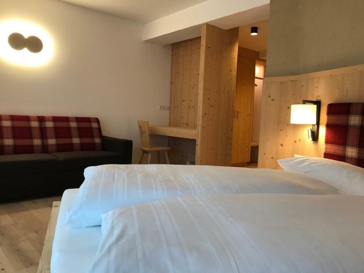 Hotel Schoenblick Sexten Esterno foto