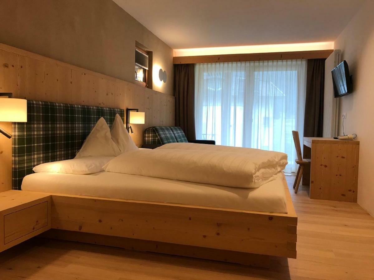 Hotel Schoenblick Sexten Esterno foto