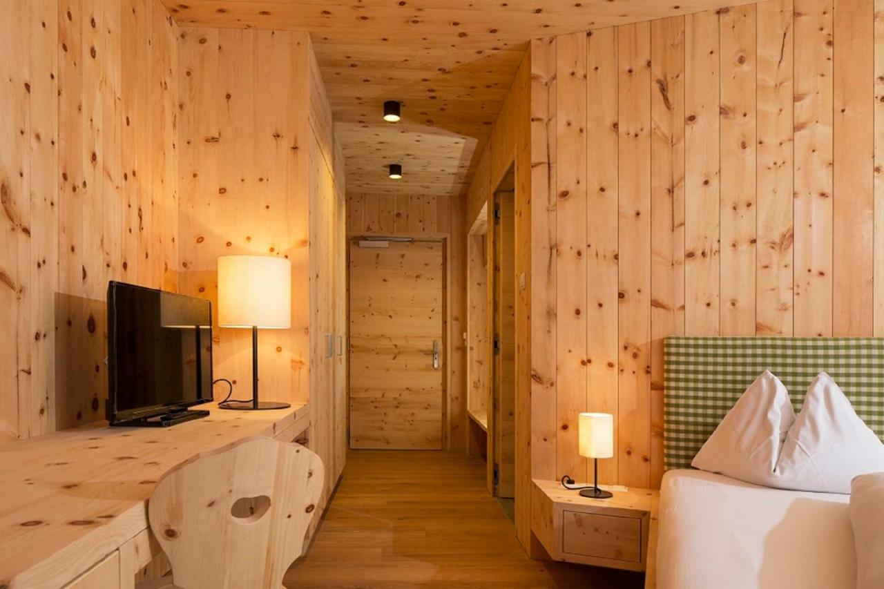 Hotel Schoenblick Sexten Esterno foto