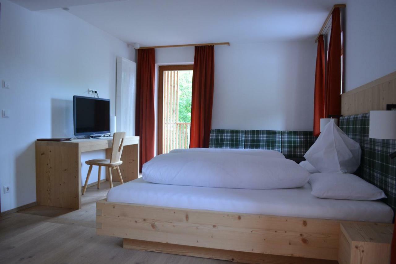 Hotel Schoenblick Sexten Esterno foto