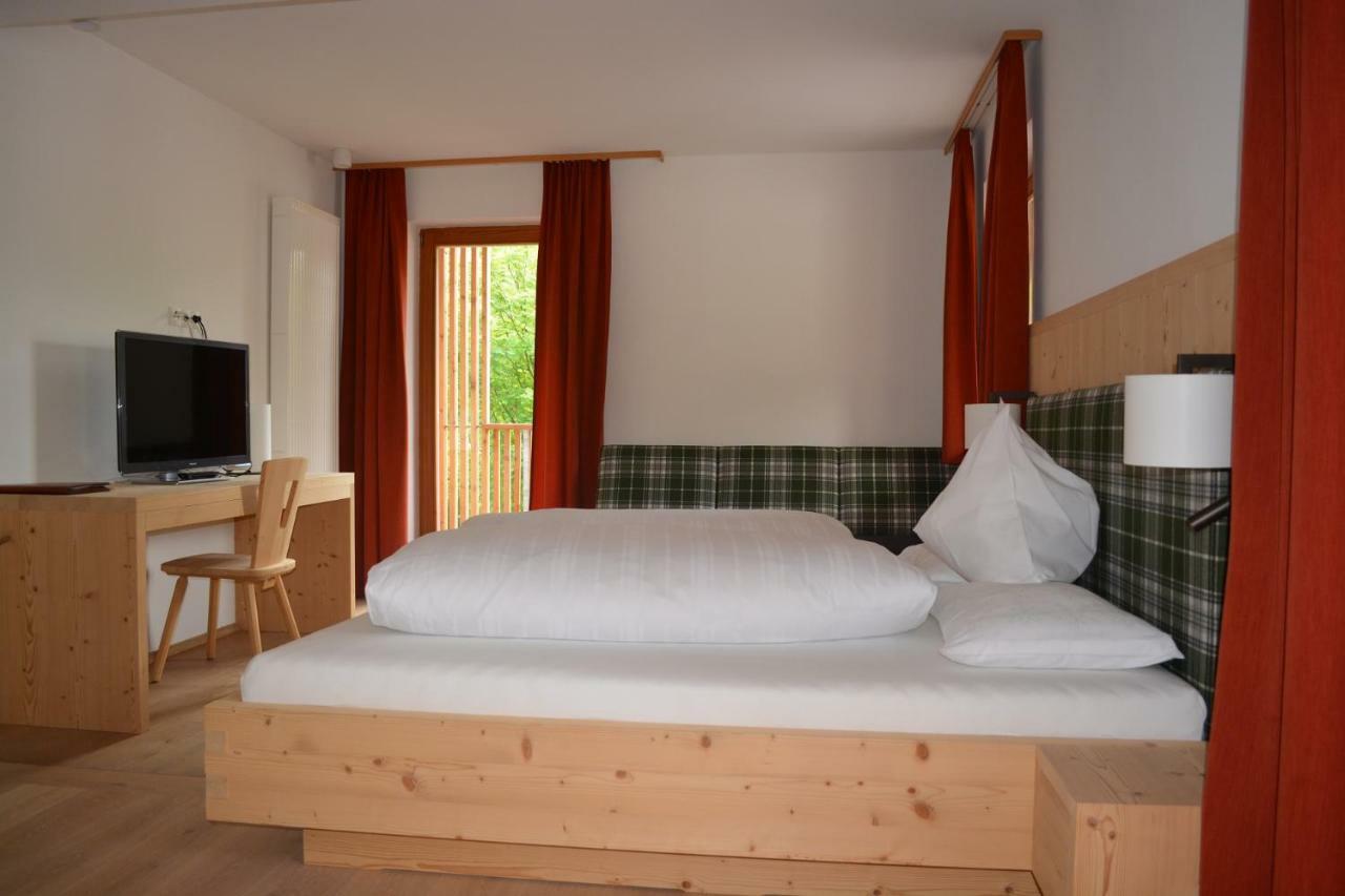 Hotel Schoenblick Sexten Esterno foto