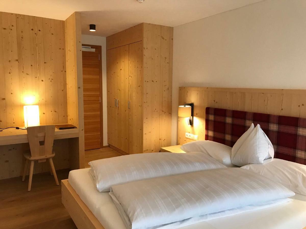 Hotel Schoenblick Sexten Esterno foto