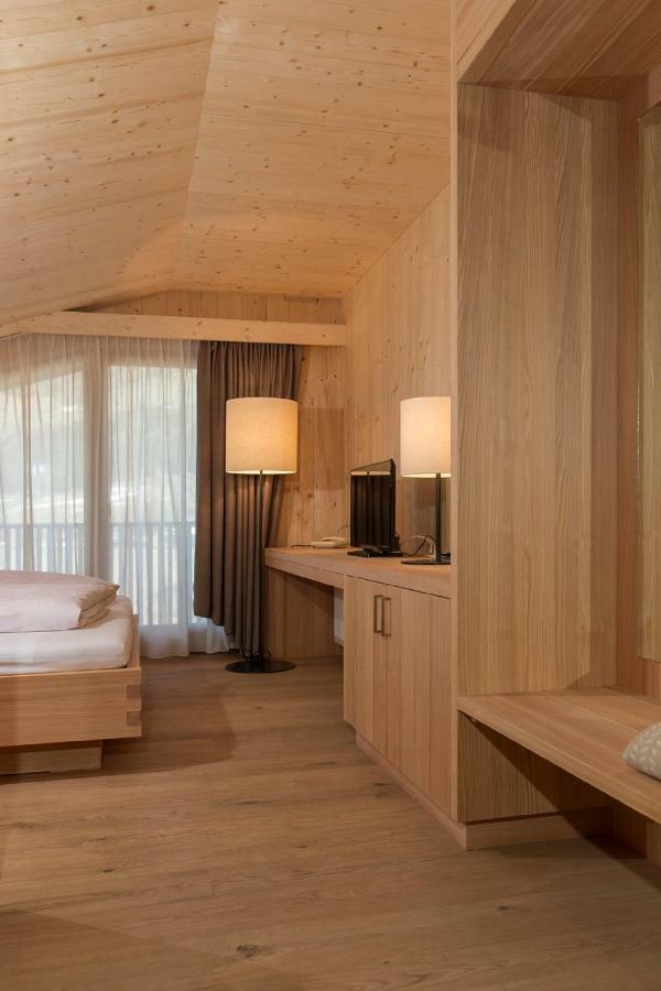Hotel Schoenblick Sexten Esterno foto