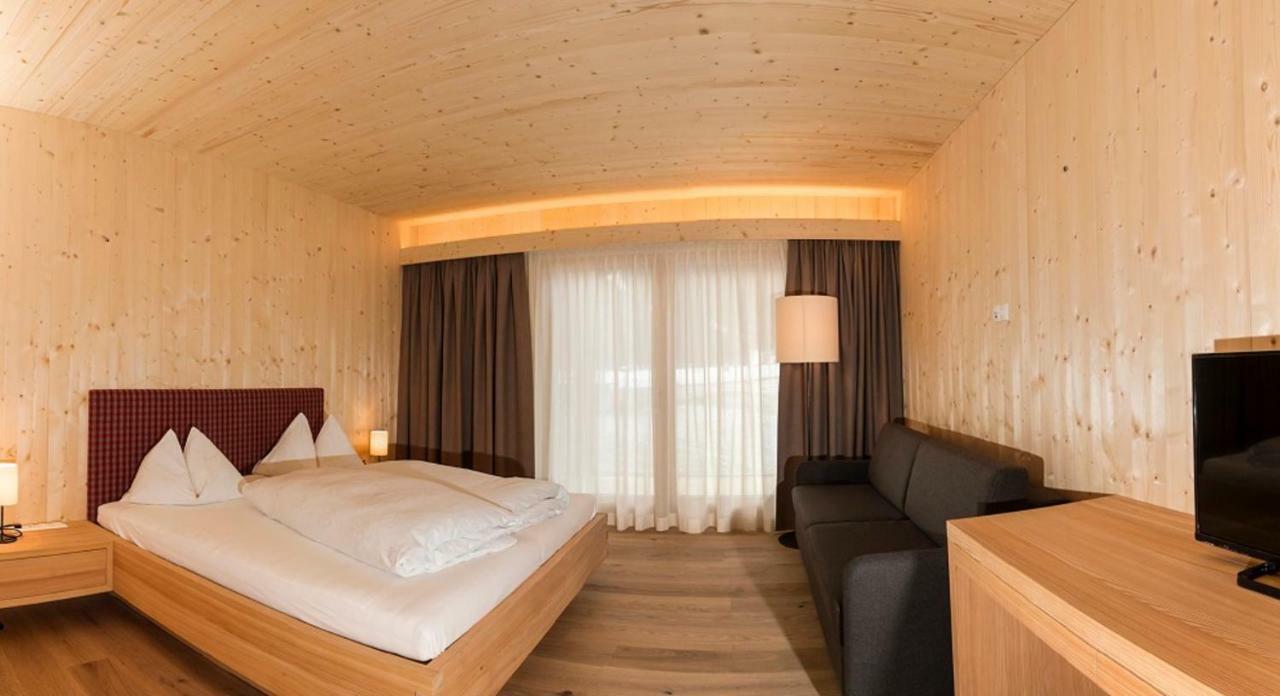 Hotel Schoenblick Sexten Esterno foto