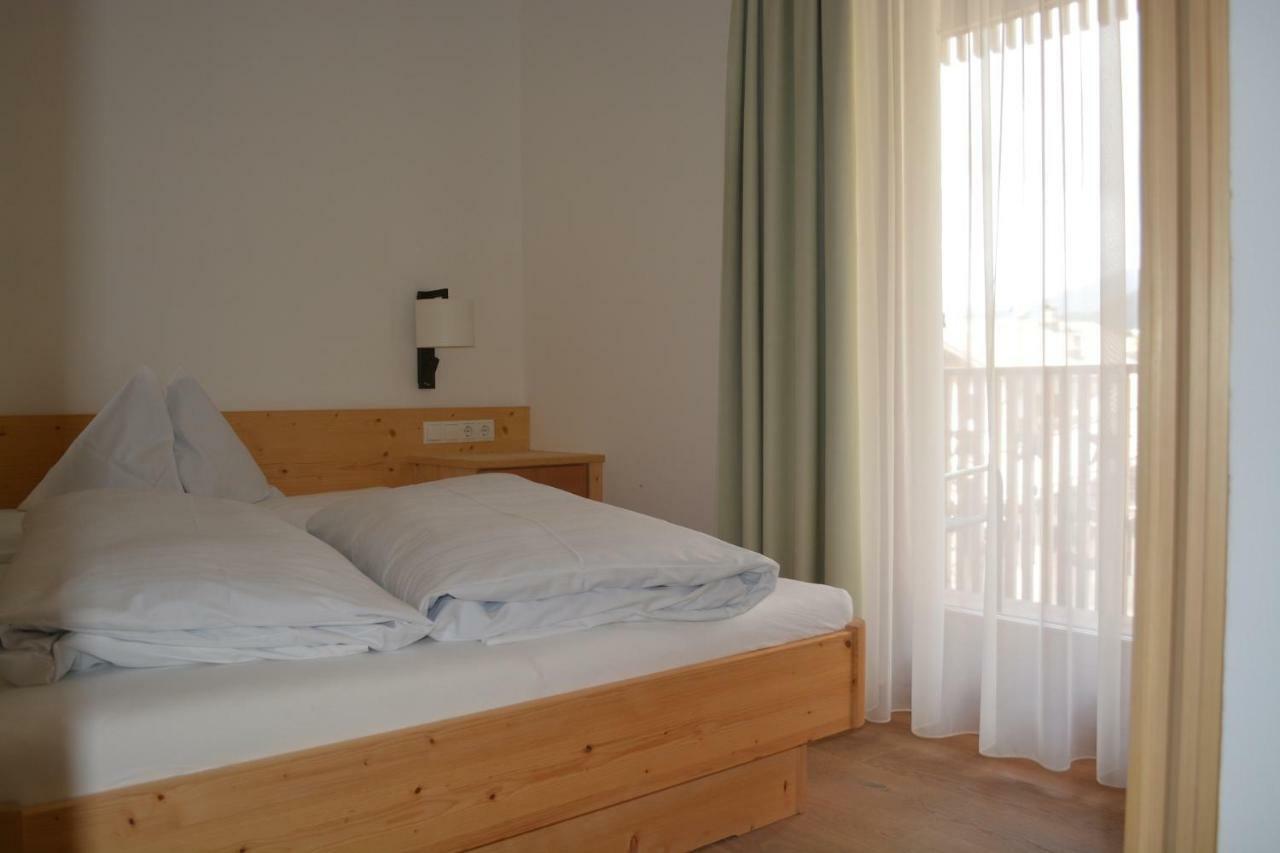 Hotel Schoenblick Sexten Esterno foto